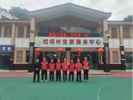 黨員先鋒辦實(shí)事 管網(wǎng)改造惠民生 ——清源水務(wù)公司赴屏山縣爛壩村開(kāi)展供水管道更換工作